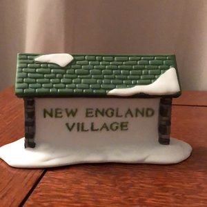 NIB Rare Dept 56 New England Village Sign